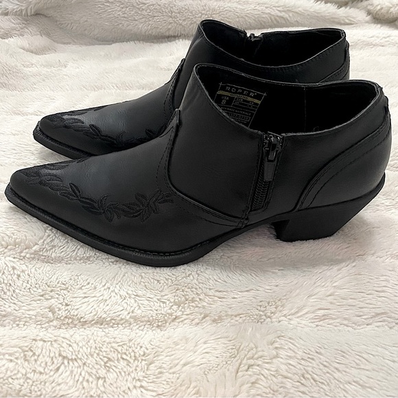Roper Emma Black Western Style Ankle Booties with Stitch Detail Size 8 - Picture 16 of 16